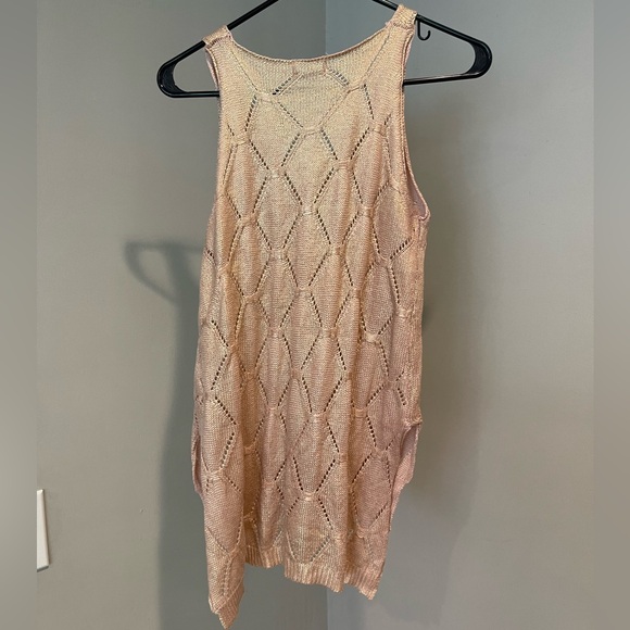 Tank - Picture 2 of 5